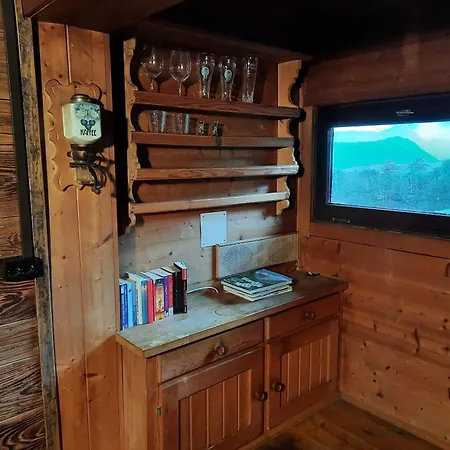 Wildromantische Berghuette Mit Traum-panorama