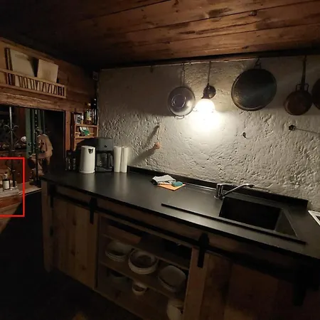 Wildromantische Berghuette Mit Traum-panorama